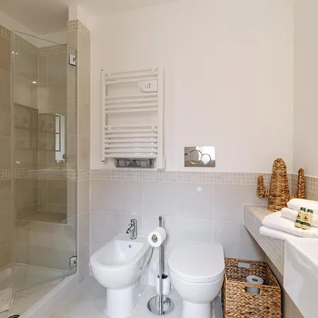 Apartman Rose 3- Climatisation-Centre Ville-Plage *