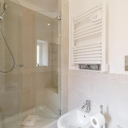 Apartman Rose 3- Climatisation-Centre Ville-Plage Menton